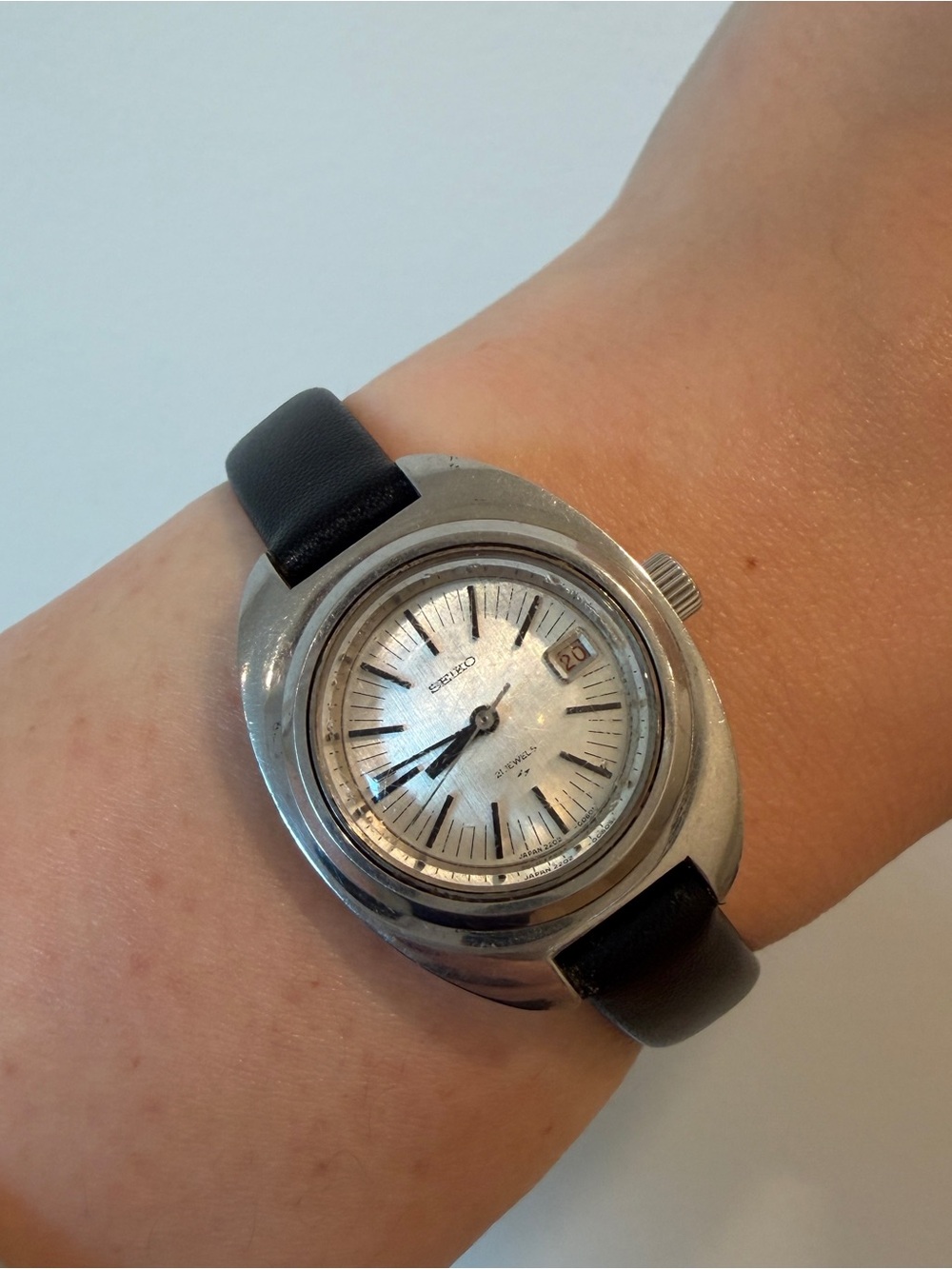 🇯🇵 Vintage 70s Seiko Silver Dial Black Strap Ladies Watch